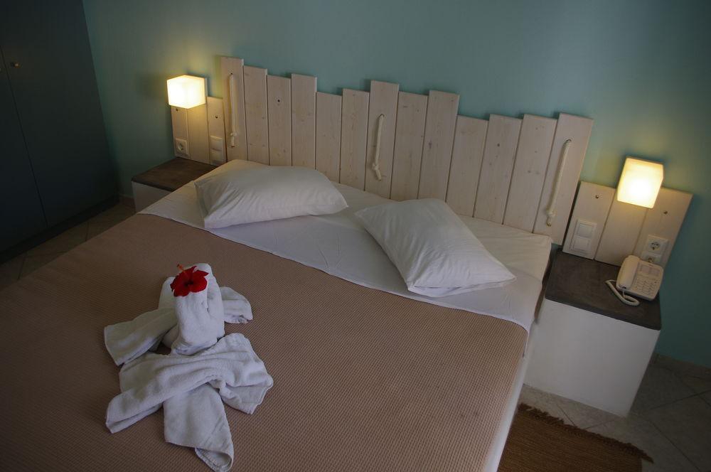 Kamári Iris Boutique Hotel מראה חיצוני תמונה