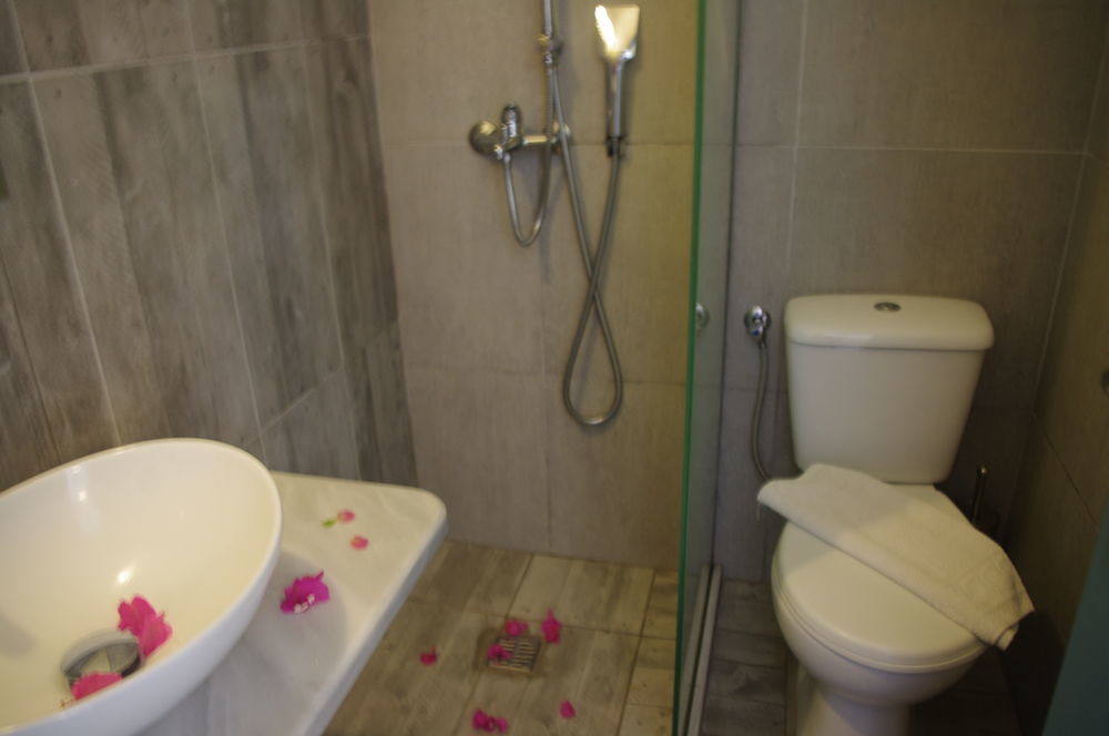 Kamári Iris Boutique Hotel מראה חיצוני תמונה