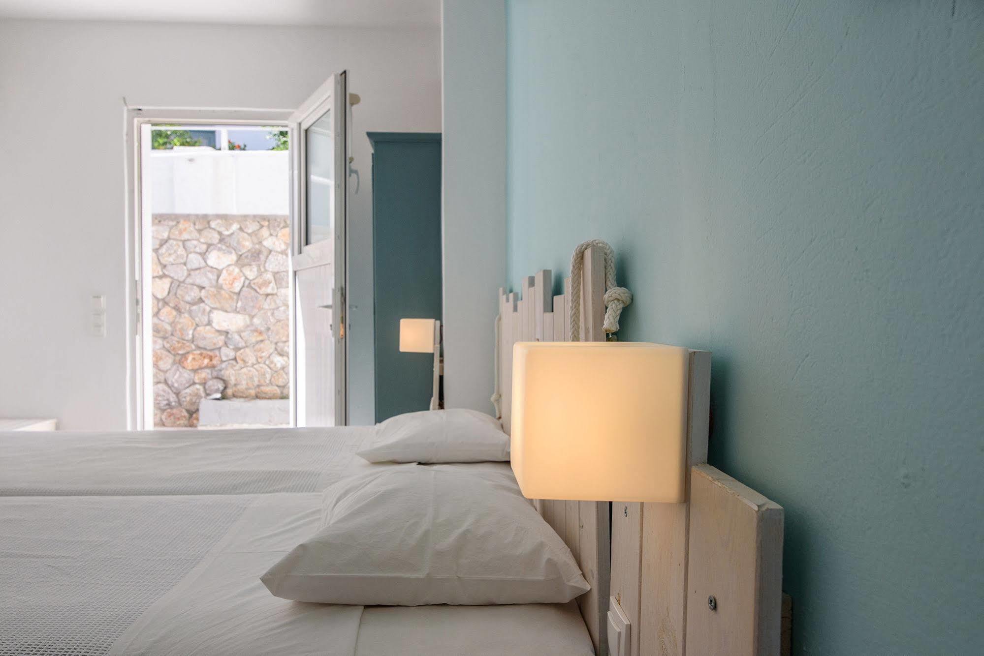 Kamári Iris Boutique Hotel מראה חיצוני תמונה