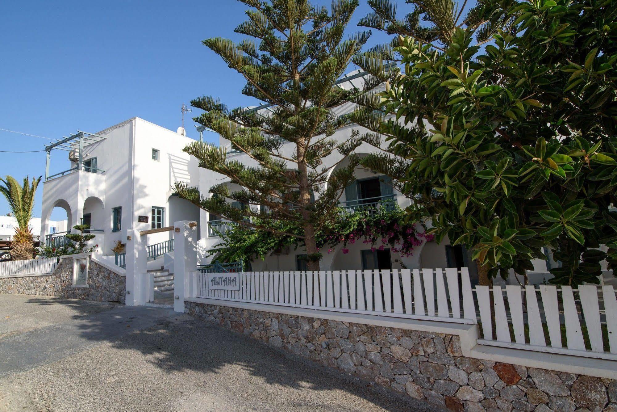 Kamári Iris Boutique Hotel מראה חיצוני תמונה