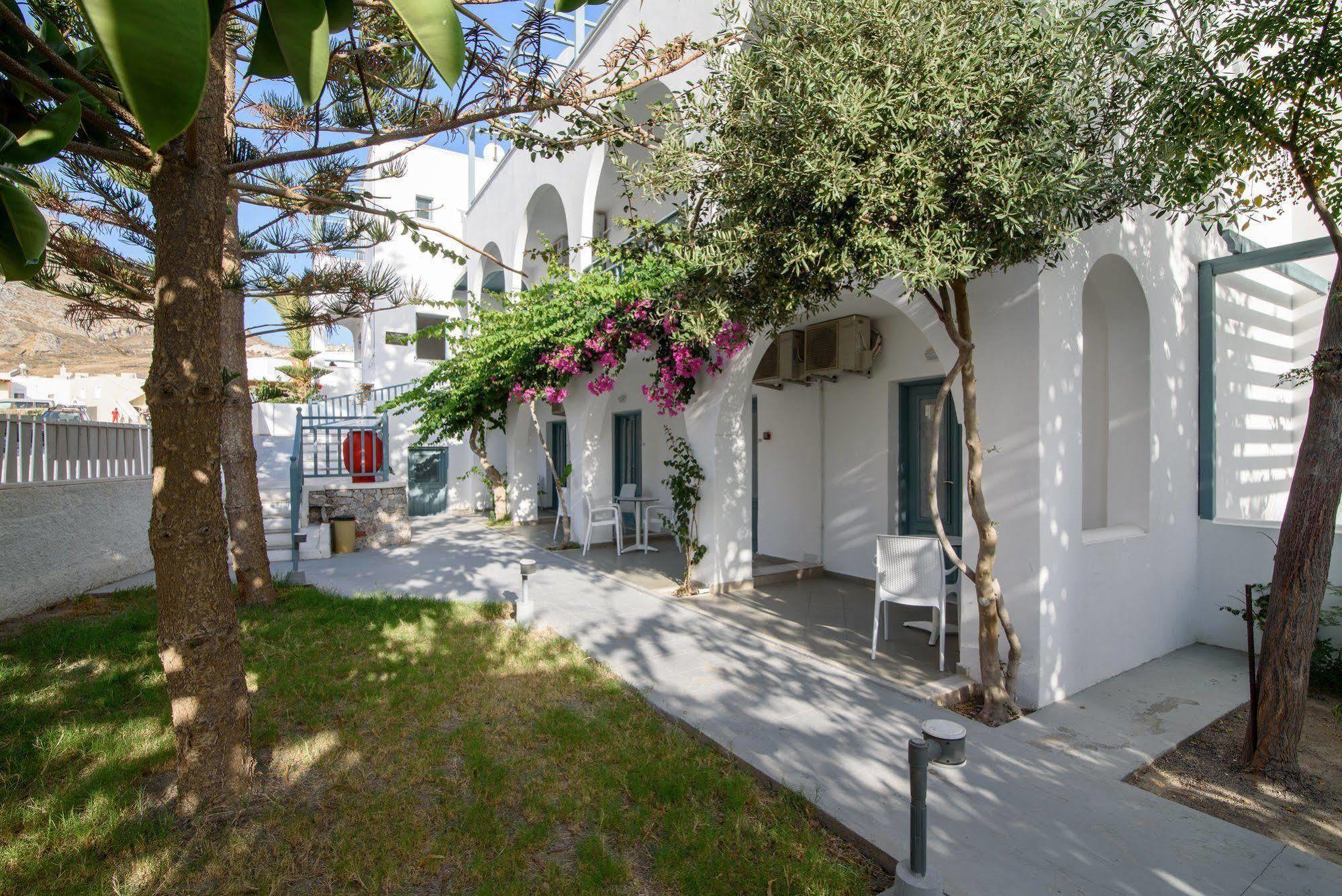 Kamári Iris Boutique Hotel מראה חיצוני תמונה