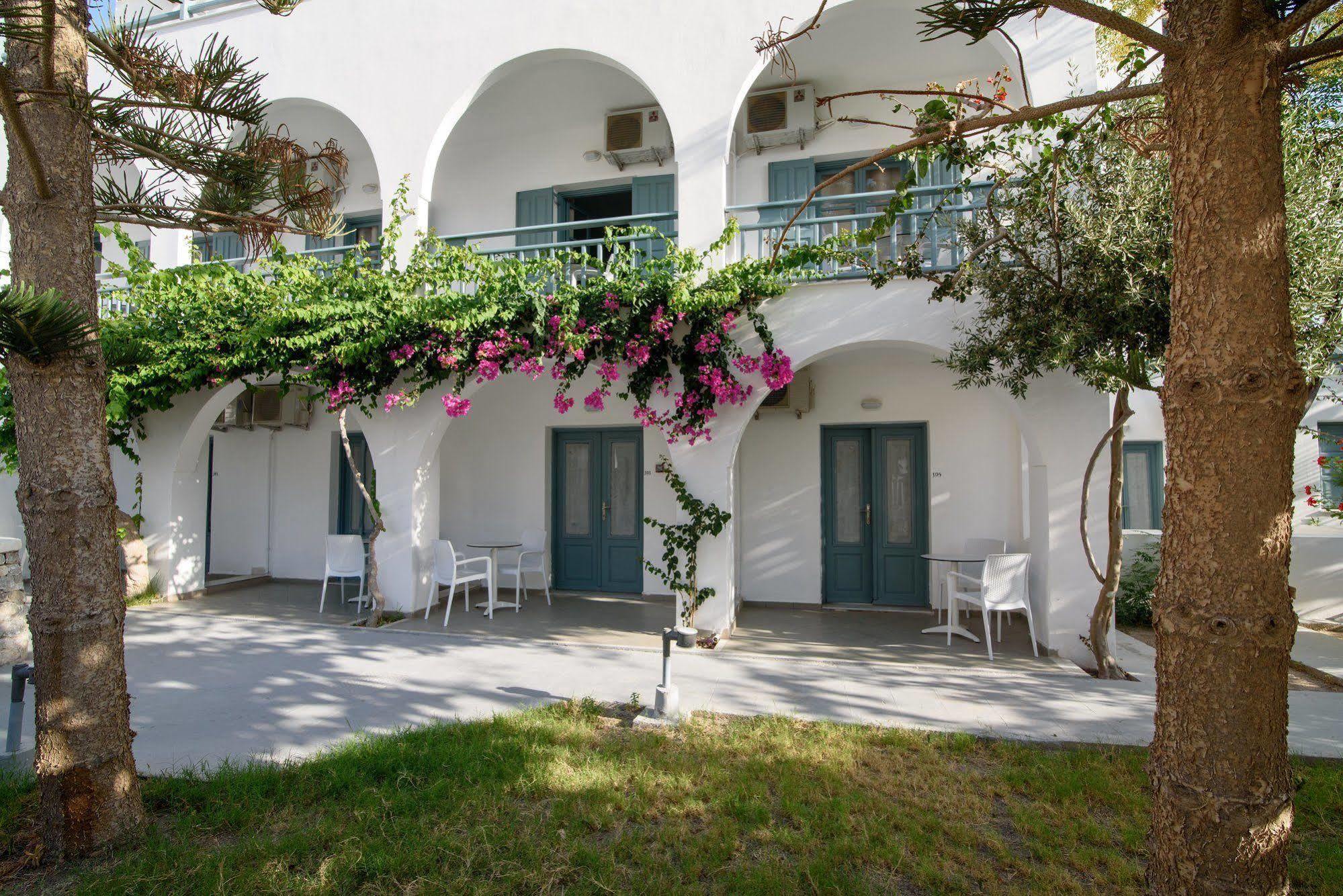 Kamári Iris Boutique Hotel מראה חיצוני תמונה