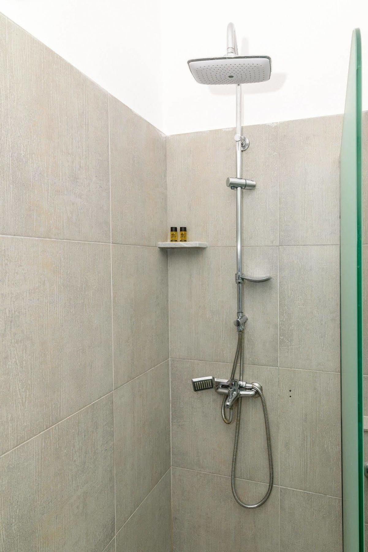 Kamári Iris Boutique Hotel מראה חיצוני תמונה