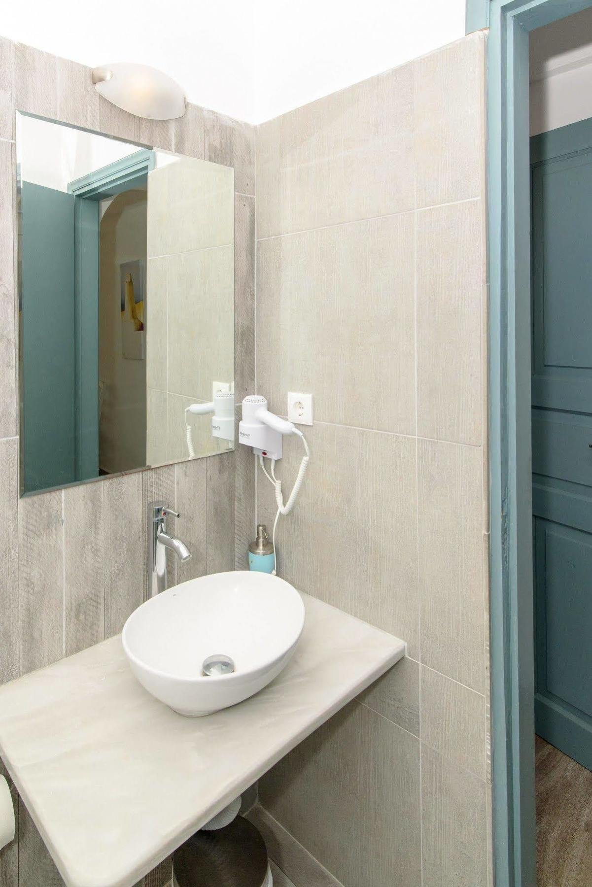 Kamári Iris Boutique Hotel מראה חיצוני תמונה