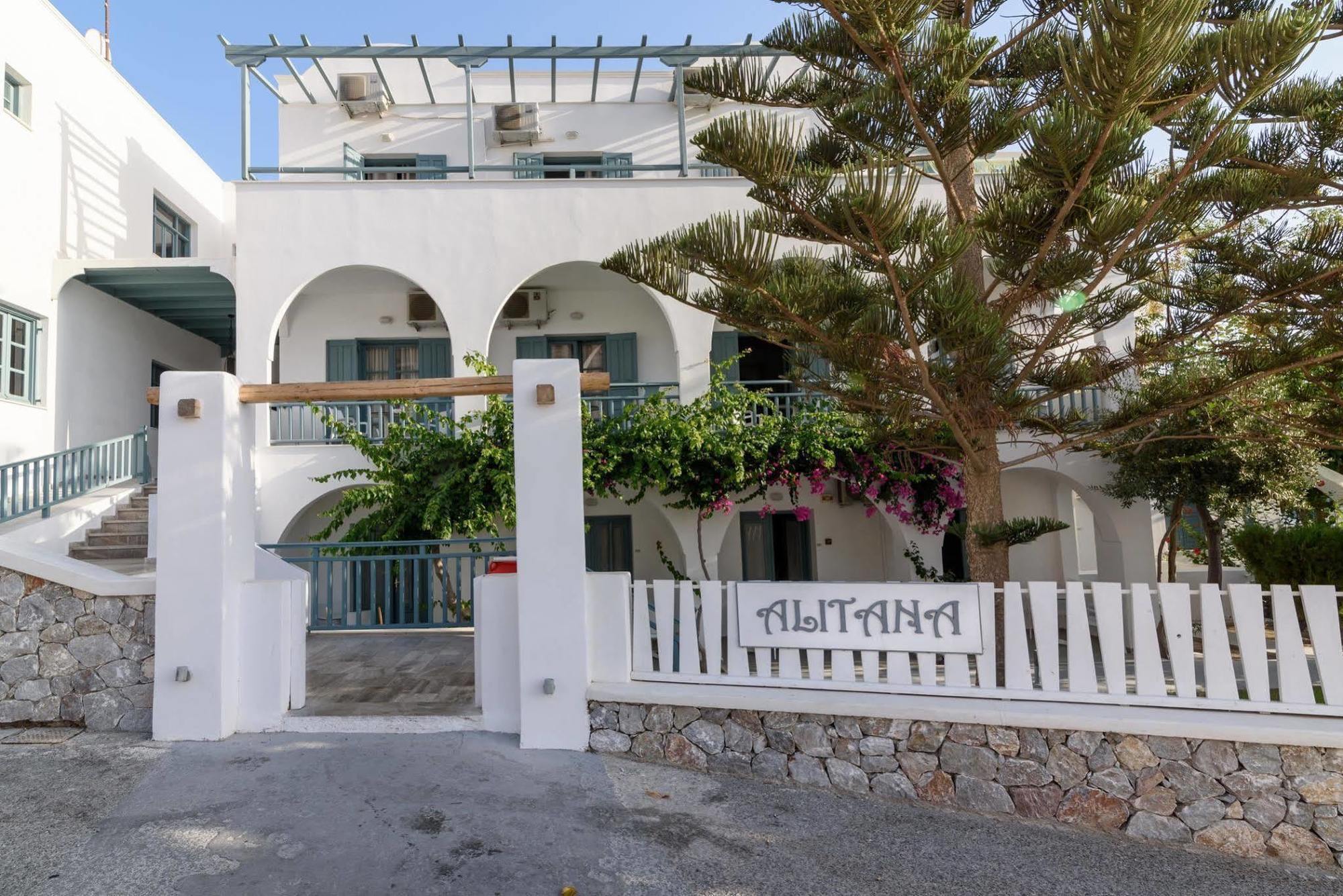 Kamári Iris Boutique Hotel מראה חיצוני תמונה