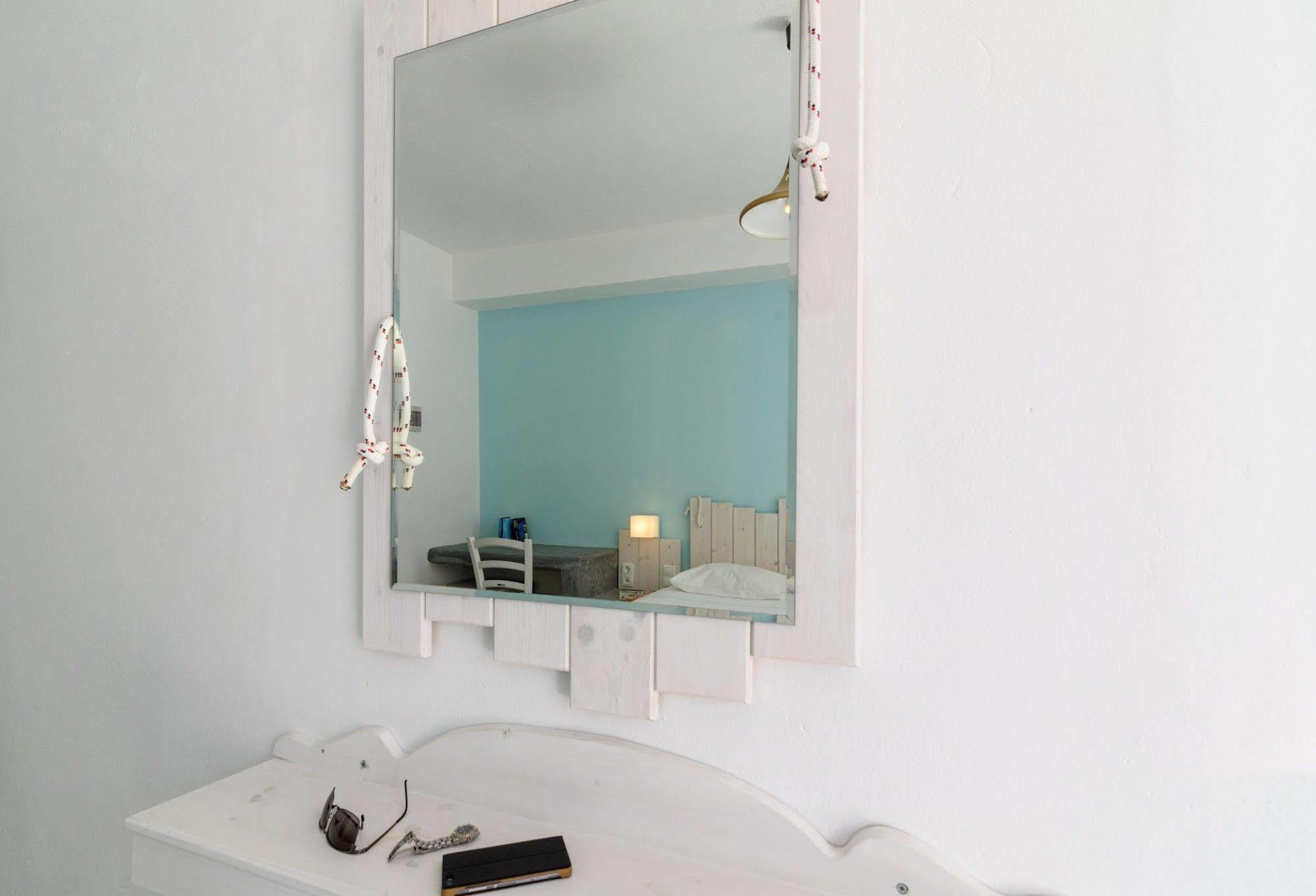 Kamári Iris Boutique Hotel מראה חיצוני תמונה