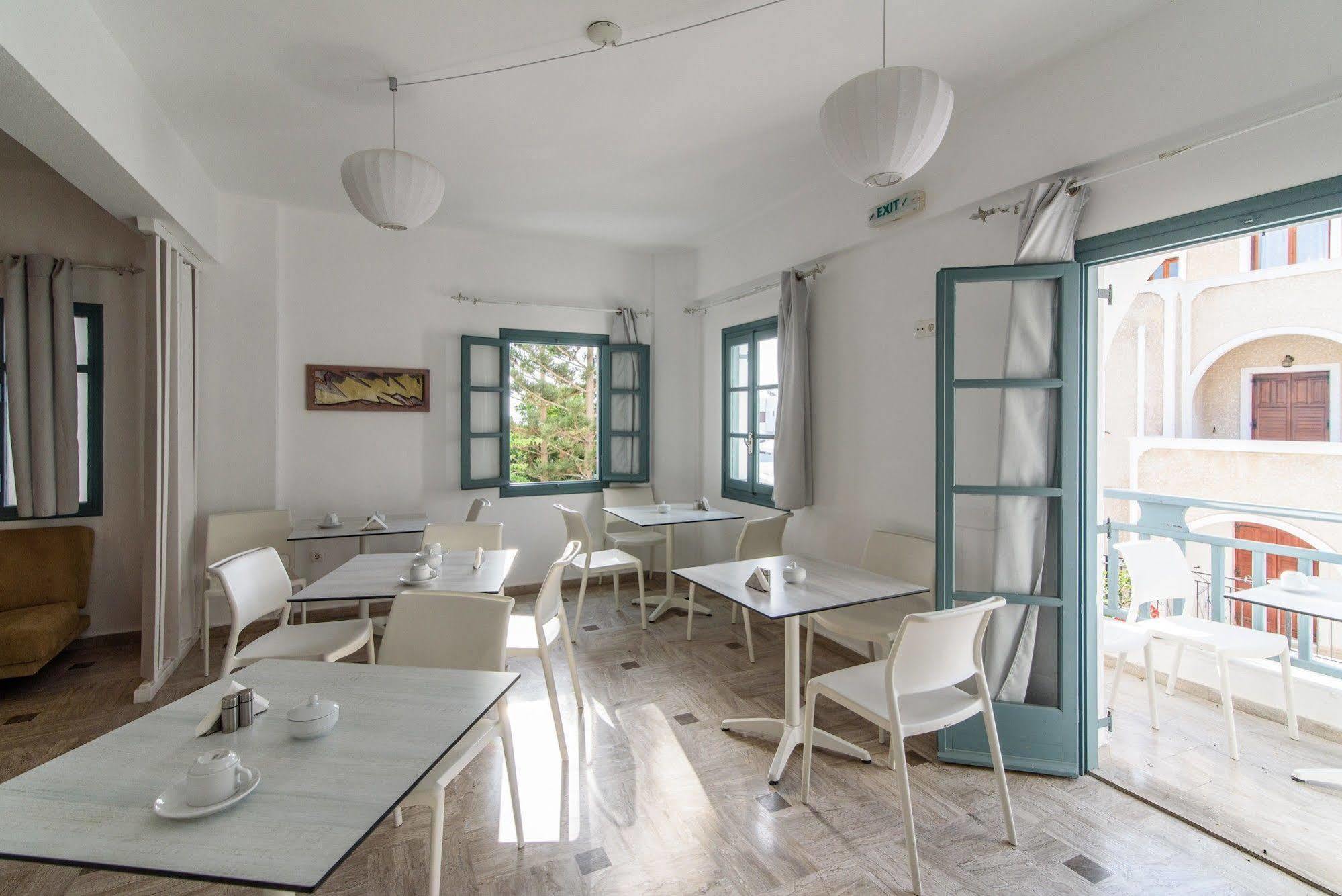 Kamári Iris Boutique Hotel מראה חיצוני תמונה
