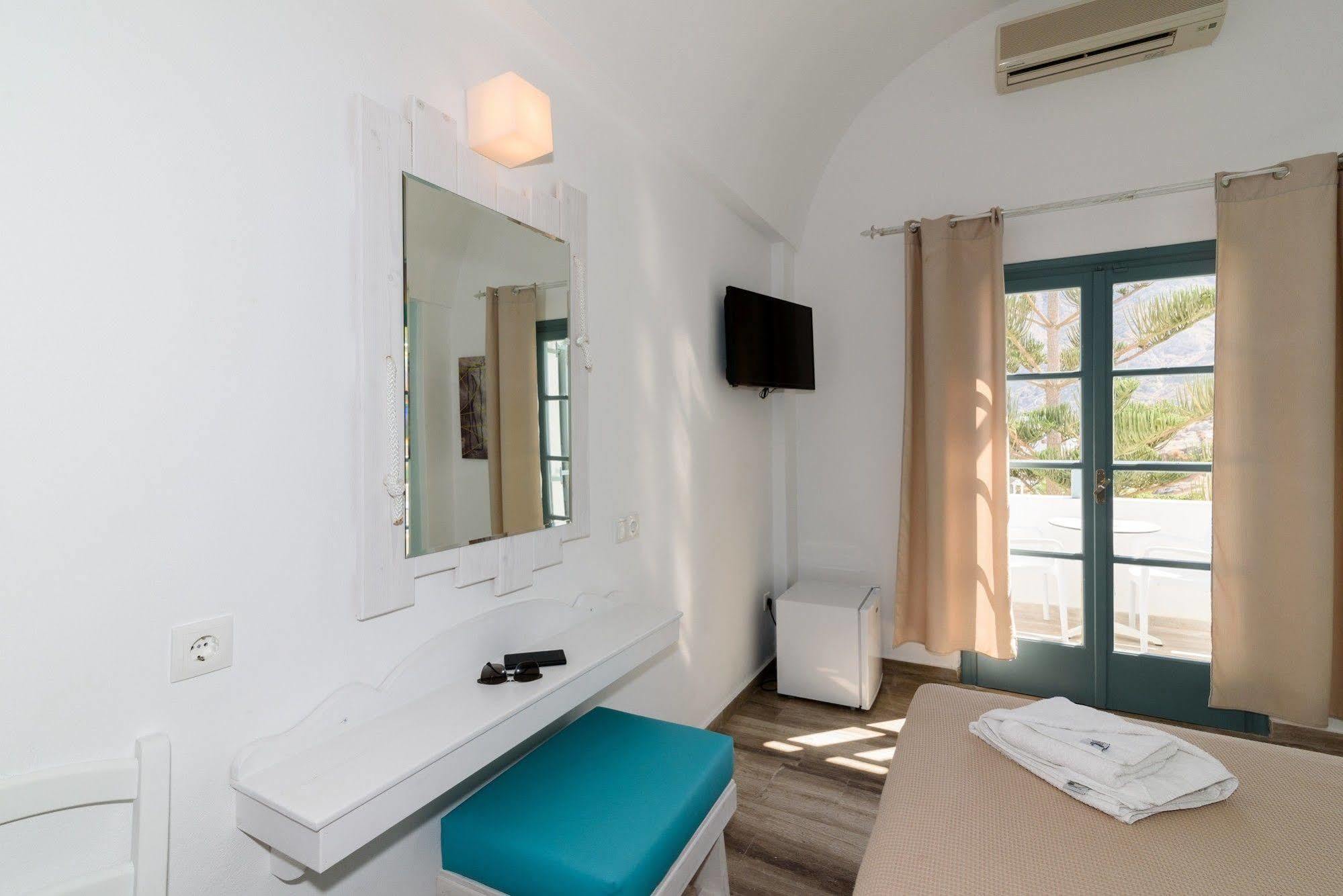Kamári Iris Boutique Hotel מראה חיצוני תמונה