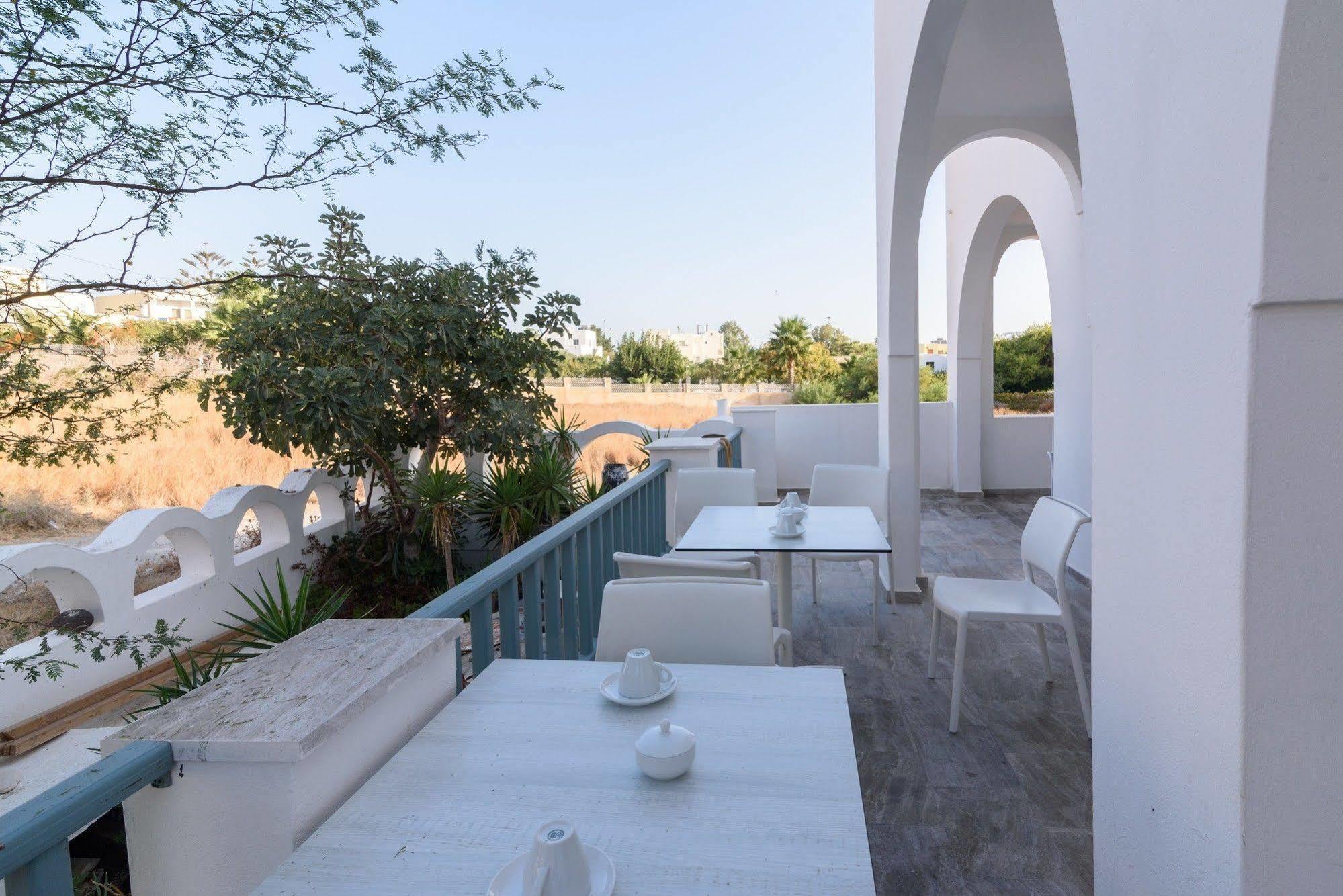 Kamári Iris Boutique Hotel מראה חיצוני תמונה
