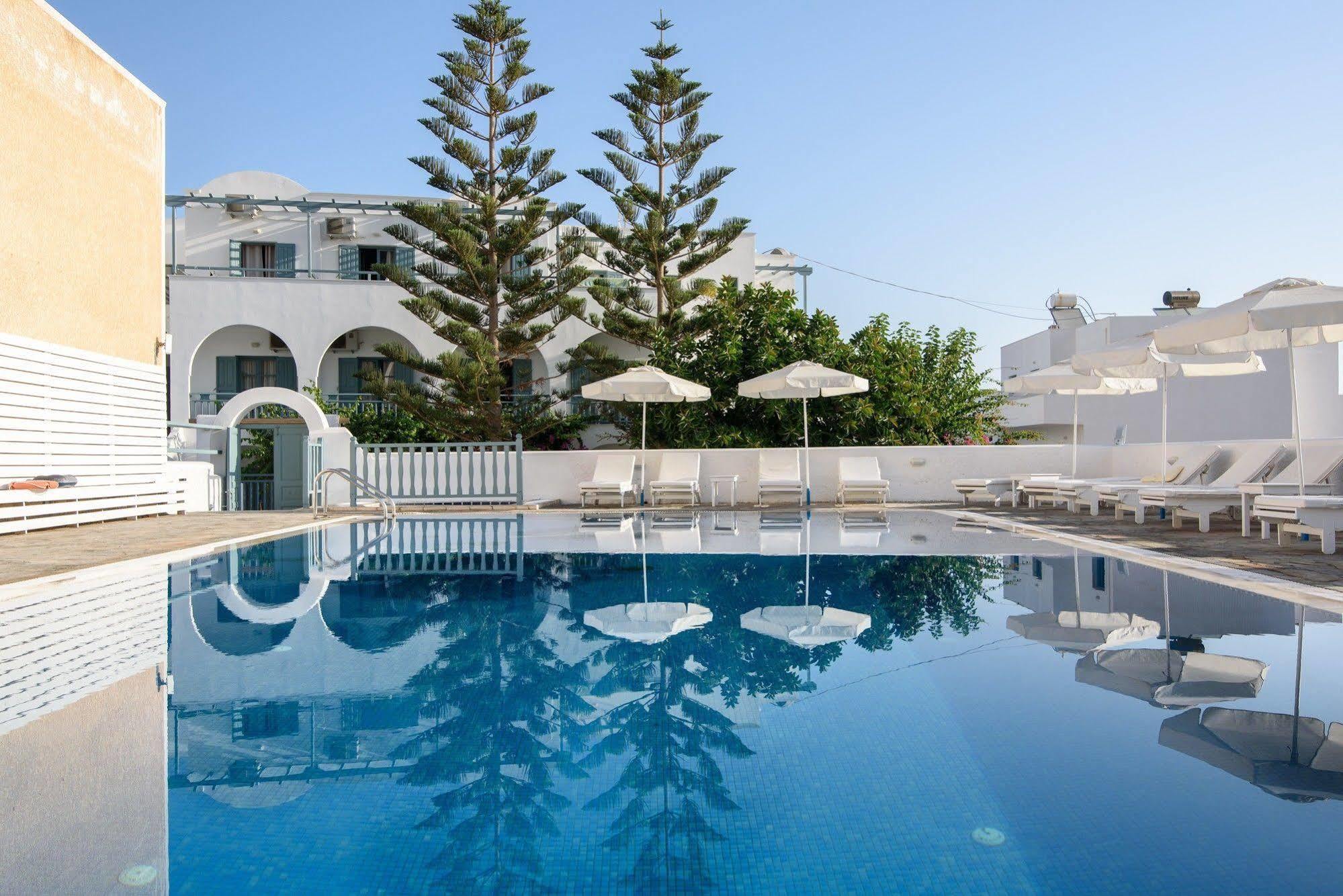 Kamári Iris Boutique Hotel מראה חיצוני תמונה